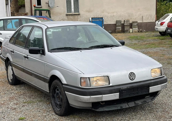 Volkswagen Passat cena 10900 przebieg: 166864, rok produkcji 1991 z Ryglice małe 137